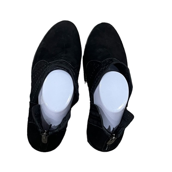 Vince Camuto Black Perforated Prasata Leather Ankle Booties Size 10 Women's - Picture 5 of 9